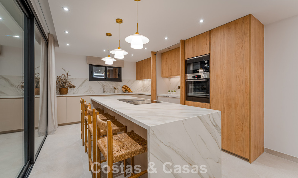 Luxuriously renovated villa with sea views for sale on Marbella's Golden Mile 786892