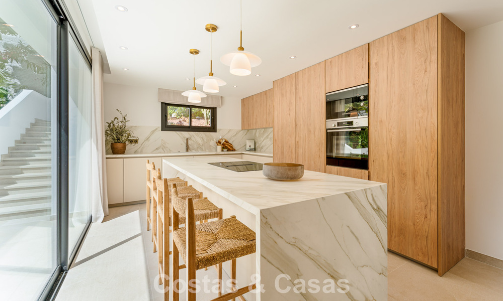 Luxuriously renovated villa with sea views for sale on Marbella's Golden Mile 786907