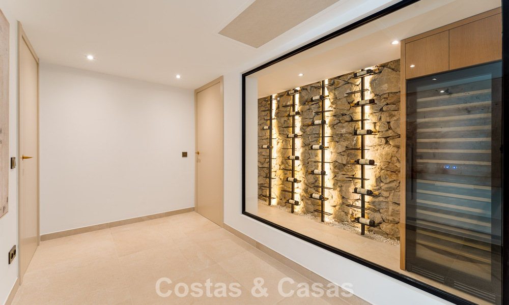 Luxuriously renovated villa with sea views for sale on Marbella's Golden Mile 786908