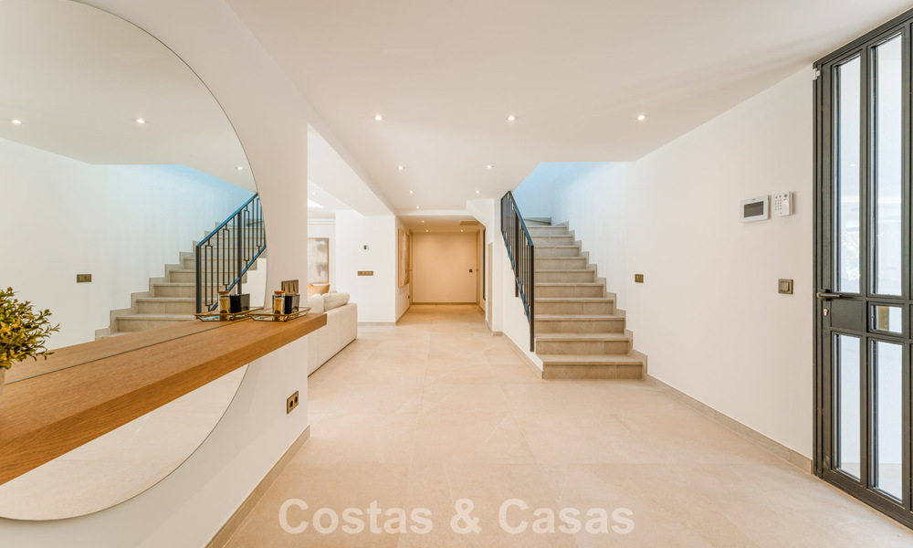 Luxuriously renovated villa with sea views for sale on Marbella's Golden Mile 786929