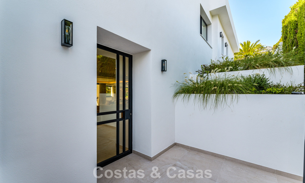 Luxuriously renovated villa with sea views for sale on Marbella's Golden Mile 786932