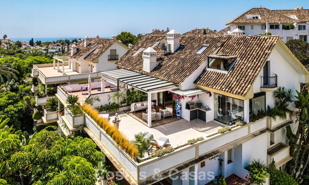 Contemporary duplex penthouse for sale in a gated urbanization on Marbella's prestigious Golden Mile 786965
