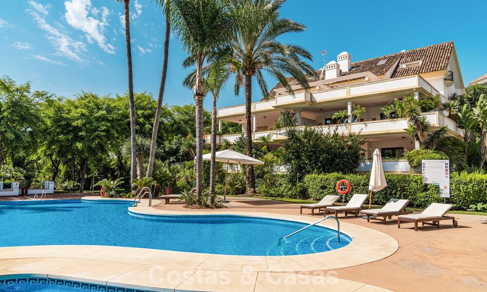 Contemporary duplex penthouse for sale in a gated urbanization on Marbella's prestigious Golden Mile 786966