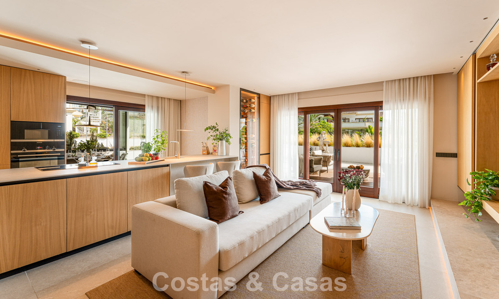 Contemporary duplex penthouse for sale in a gated urbanization on Marbella's prestigious Golden Mile 786967