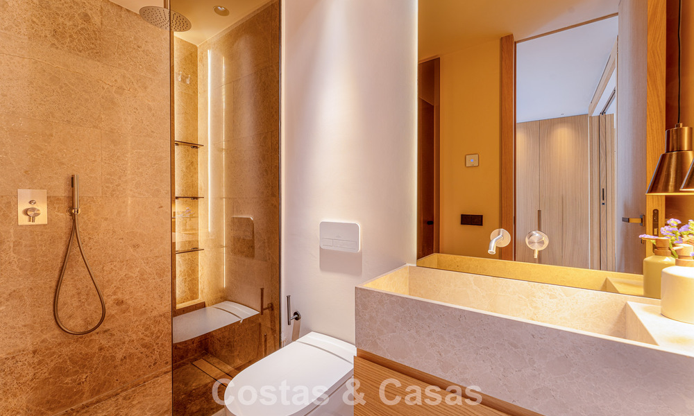 Contemporary duplex penthouse for sale in a gated urbanization on Marbella's prestigious Golden Mile 786968