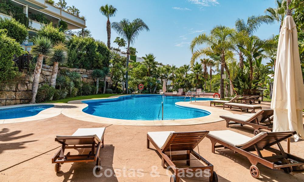 Contemporary duplex penthouse for sale in a gated urbanization on Marbella's prestigious Golden Mile 786972