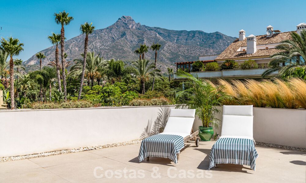 Contemporary duplex penthouse for sale in a gated urbanization on Marbella's prestigious Golden Mile 786991