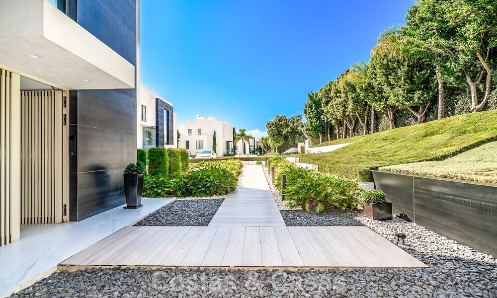 Prestigious apartment with sea views for sale, beachfront on the New Golden Mile between Marbella and Estepona 786942