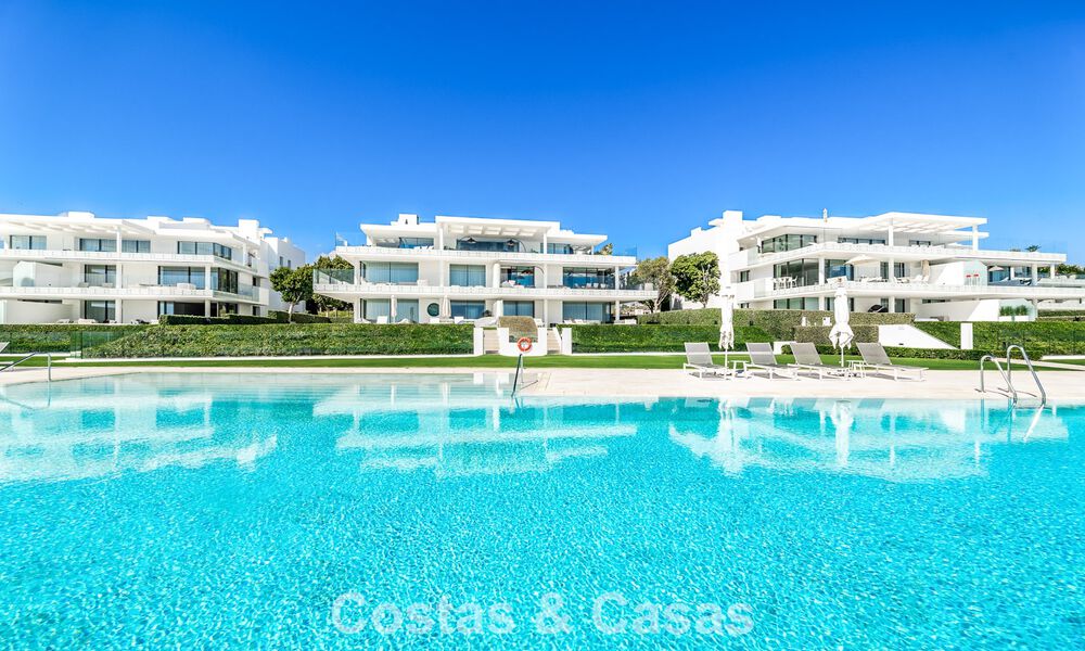 Prestigious apartment with sea views for sale, beachfront on the New Golden Mile between Marbella and Estepona 786945