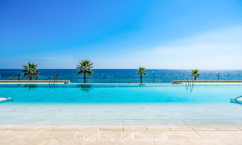 Prestigious apartment with sea views for sale, beachfront on the New Golden Mile between Marbella and Estepona 786946