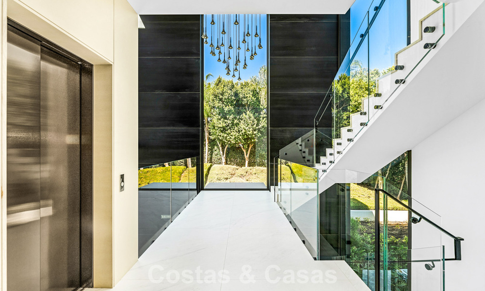 Prestigious apartment with sea views for sale, beachfront on the New Golden Mile between Marbella and Estepona 786947