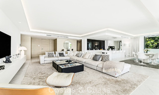 Prestigious apartment with sea views for sale, beachfront on the New Golden Mile between Marbella and Estepona 786952 