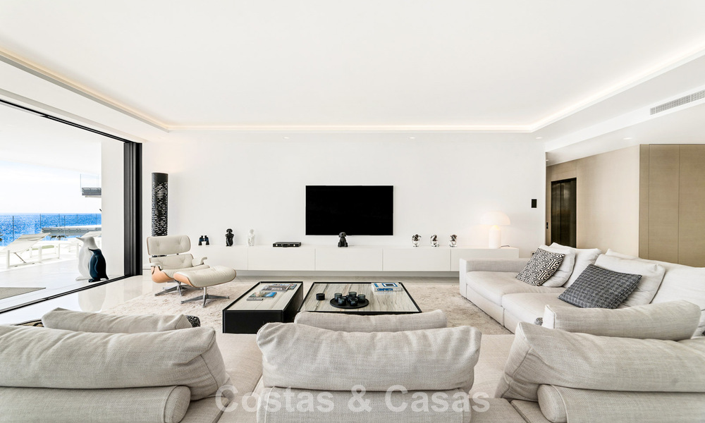 Prestigious apartment with sea views for sale, beachfront on the New Golden Mile between Marbella and Estepona 786957