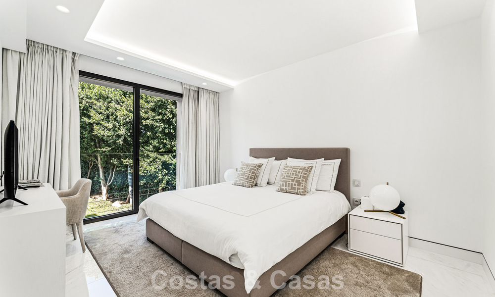 Prestigious apartment with sea views for sale, beachfront on the New Golden Mile between Marbella and Estepona 786961