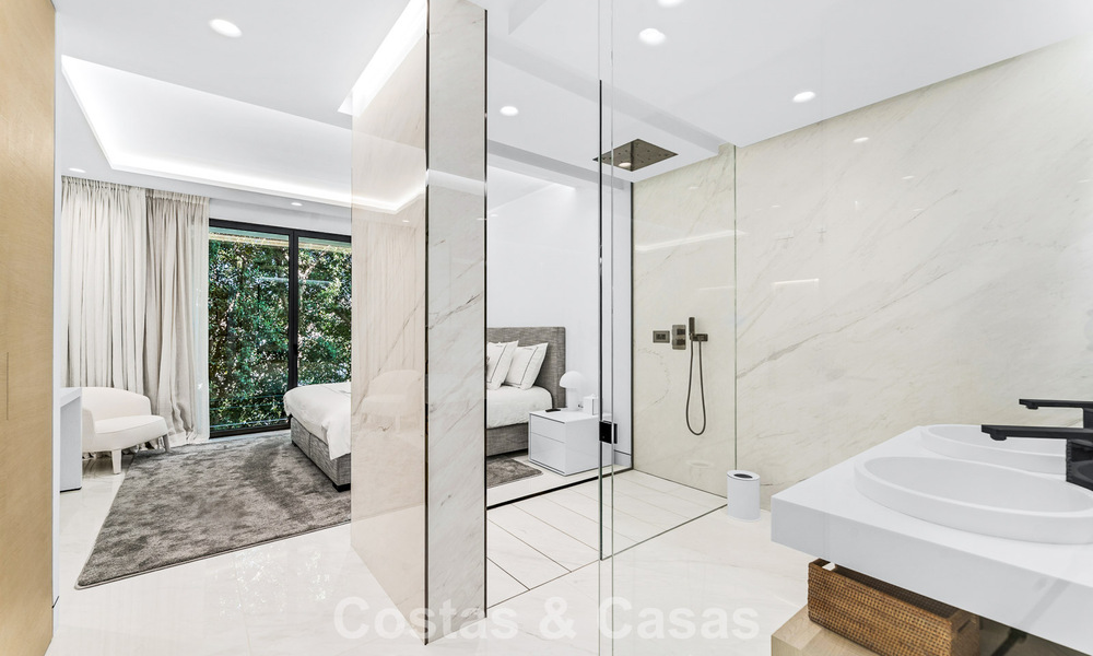 Prestigious apartment with sea views for sale, beachfront on the New Golden Mile between Marbella and Estepona 786962