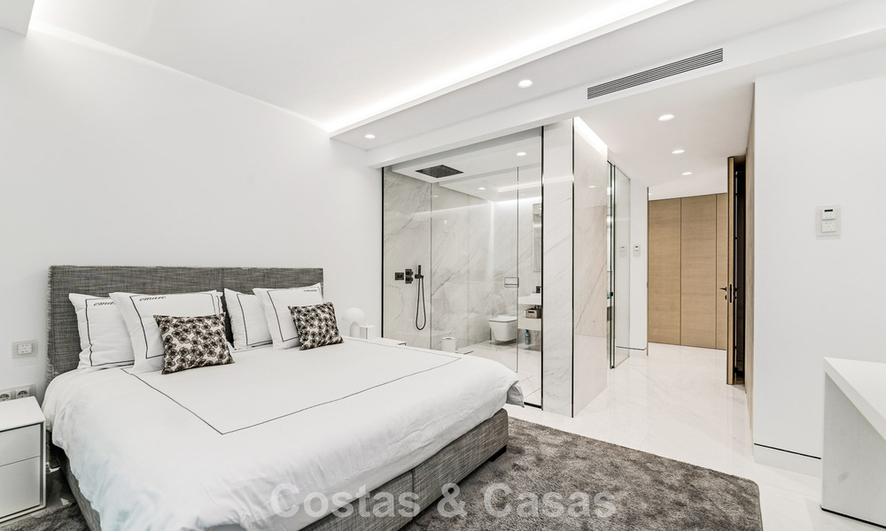 Prestigious apartment with sea views for sale, beachfront on the New Golden Mile between Marbella and Estepona 786963