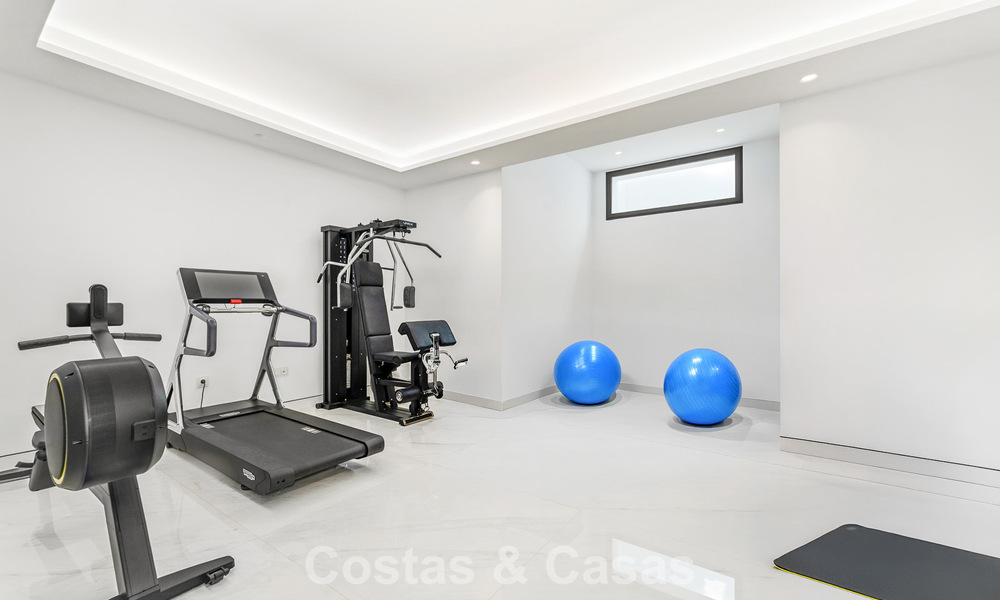 Prestigious apartment with sea views for sale, beachfront on the New Golden Mile between Marbella and Estepona 786964