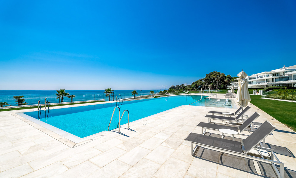 Prestigious apartment with sea views for sale, beachfront on the New Golden Mile between Marbella and Estepona 786996