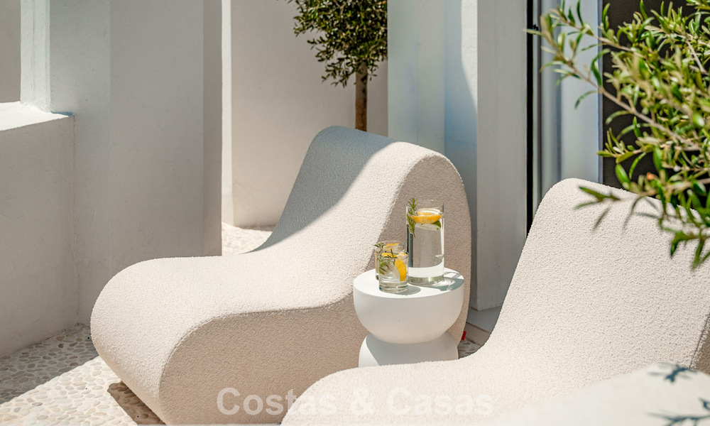 Contemporary renovated penthouse with private pool and panoramic sea views for sale on Marbella's Golden Mile 787001