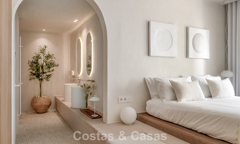 Contemporary renovated penthouse with private pool and panoramic sea views for sale on Marbella's Golden Mile 787003