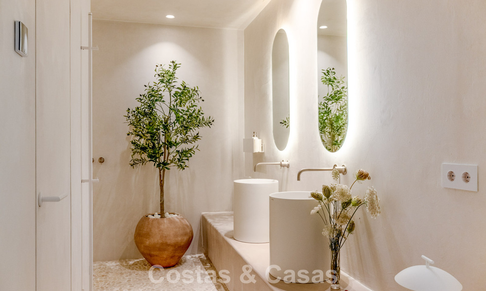 Contemporary renovated penthouse with private pool and panoramic sea views for sale on Marbella's Golden Mile 787004