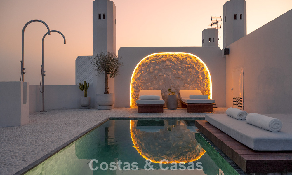 Contemporary renovated penthouse with private pool and panoramic sea views for sale on Marbella's Golden Mile 787011