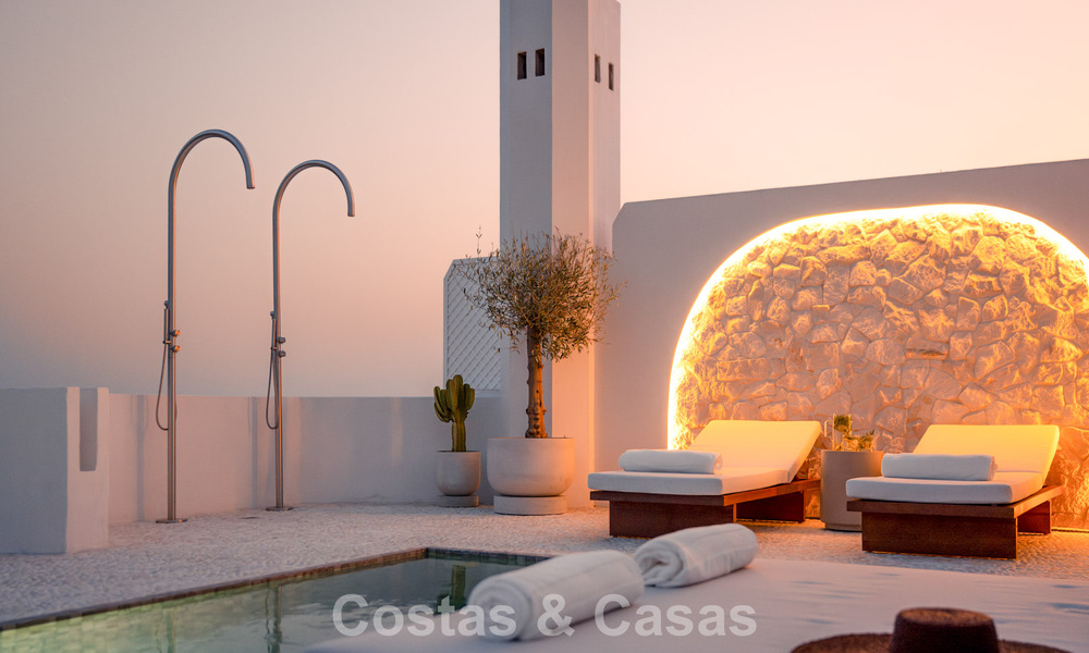 Contemporary renovated penthouse with private pool and panoramic sea views for sale on Marbella's Golden Mile 787012