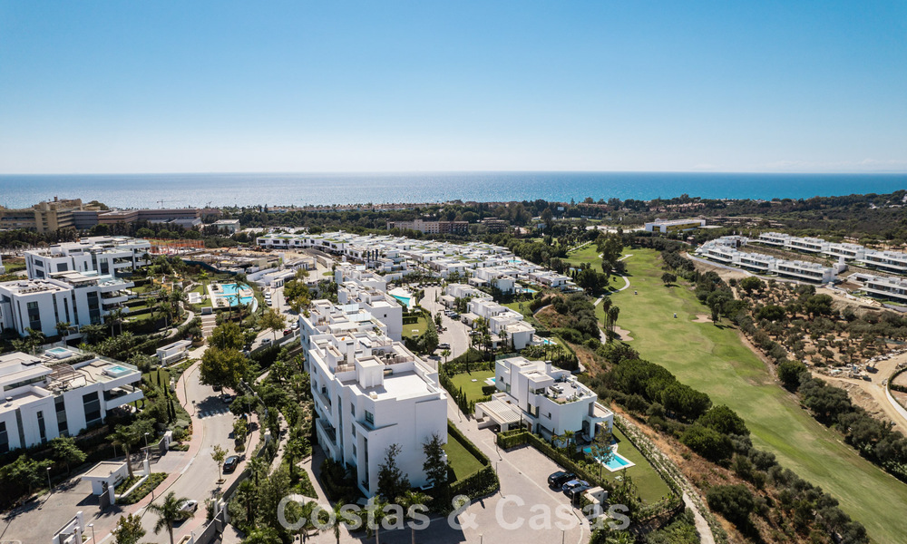 Move-in ready, modern, spacious 4-bedroom apartment for sale with a large private garden in a luxury resort east of Marbella center 797840
