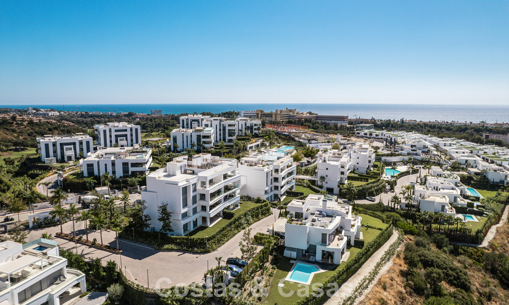 Move-in ready, modern, spacious 4-bedroom apartment for sale with a large private garden in a luxury resort east of Marbella center 797869
