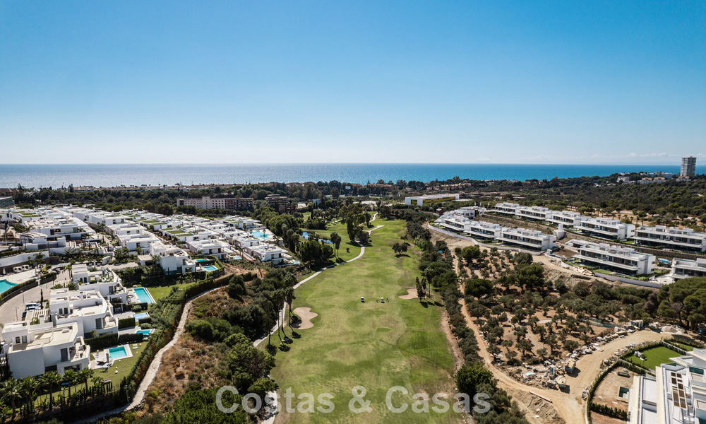 Move-in ready, modern, spacious 4-bedroom apartment for sale with a large private garden in a luxury resort east of Marbella center 797870