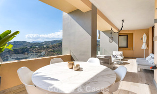 Move-in ready apartment with modern architecture for sale in a golf resort in the hills of Marbella - Benahavis 787135 