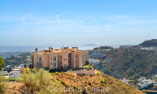 Move-in ready apartment with modern architecture for sale in a golf resort in the hills of Marbella - Benahavis 787138 