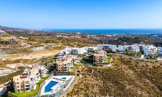 Move-in ready apartment with modern architecture for sale in a golf resort in the hills of Marbella - Benahavis 787139 