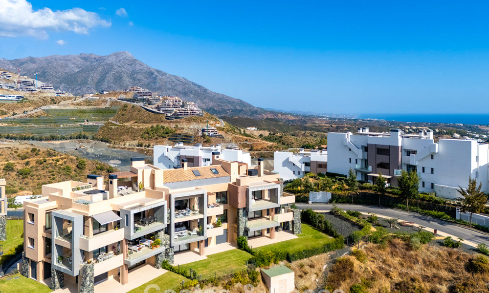 Move-in ready apartment with modern architecture for sale in a golf resort in the hills of Marbella - Benahavis 787140