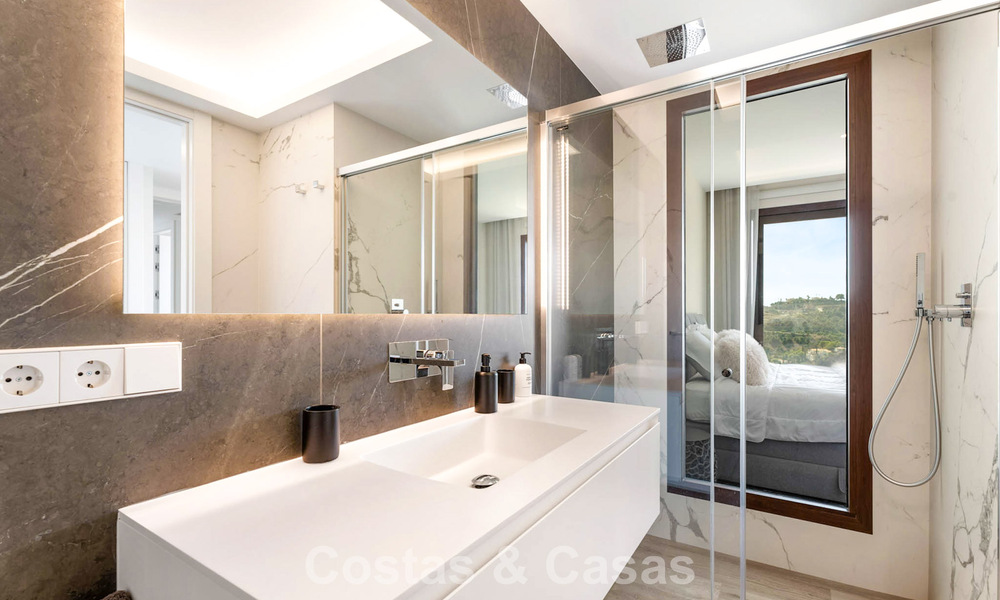 Move-in ready apartment with modern architecture for sale in a golf resort in the hills of Marbella - Benahavis 787142