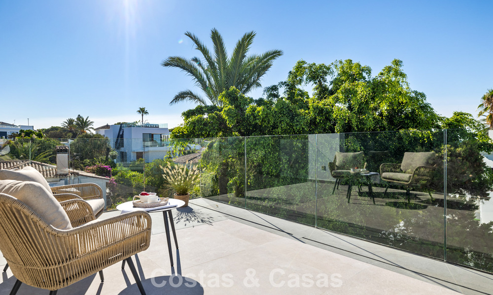 Move-in ready luxury villa with contemporary architecture for sale on the beachside east of Marbella center 787157