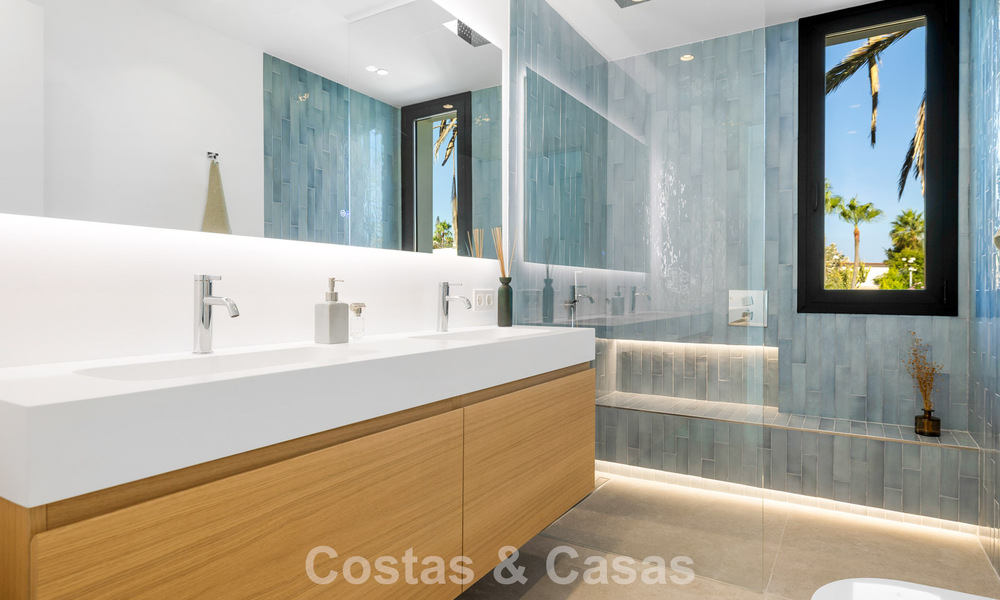 Move-in ready luxury villa with contemporary architecture for sale on the beachside east of Marbella center 787158