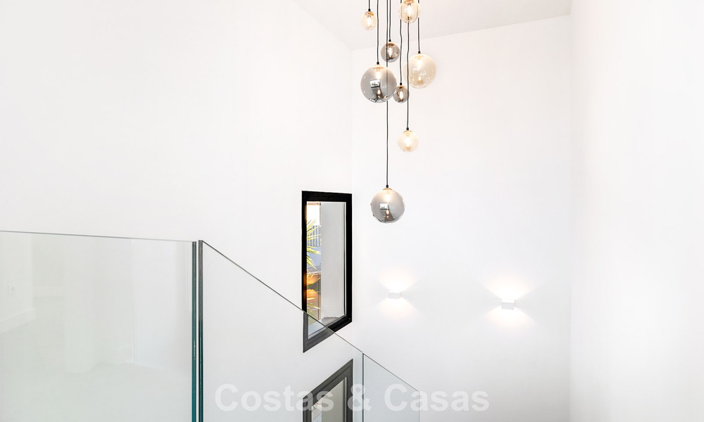 Move-in ready luxury villa with contemporary architecture for sale on the beachside east of Marbella center 787159