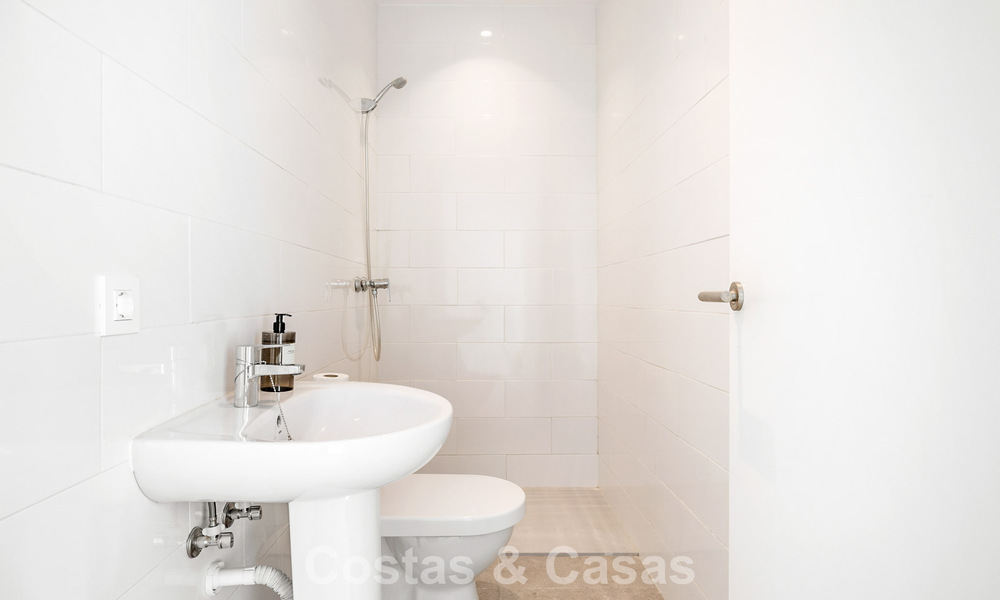 Move-in ready luxury villa with contemporary architecture for sale on the beachside east of Marbella center 787160