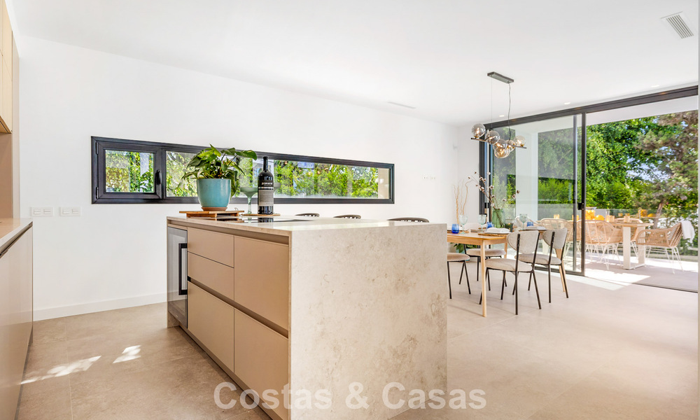 Move-in ready luxury villa with contemporary architecture for sale on the beachside east of Marbella center 787168
