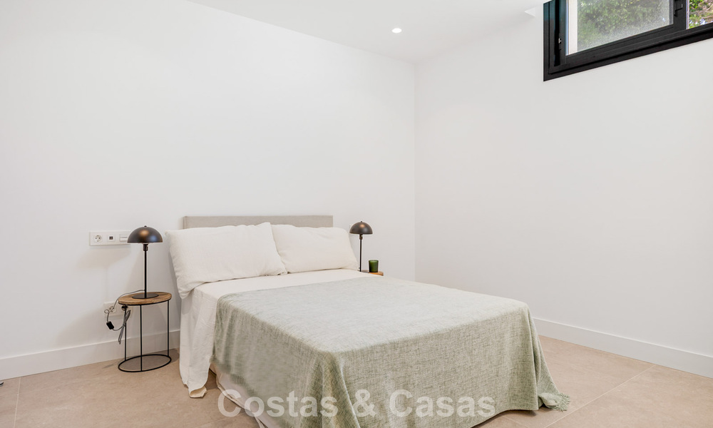 Move-in ready luxury villa with contemporary architecture for sale on the beachside east of Marbella center 787179