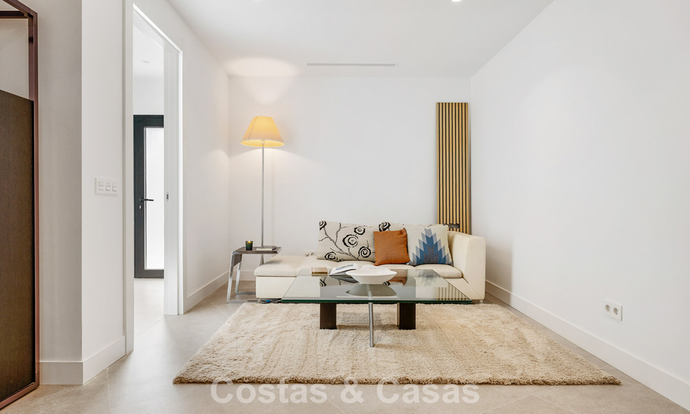 Move-in ready luxury villa with contemporary architecture for sale on the beachside east of Marbella center 787180