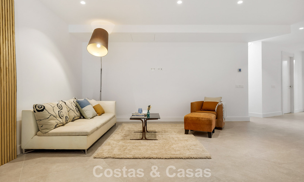 Move-in ready luxury villa with contemporary architecture for sale on the beachside east of Marbella center 787182