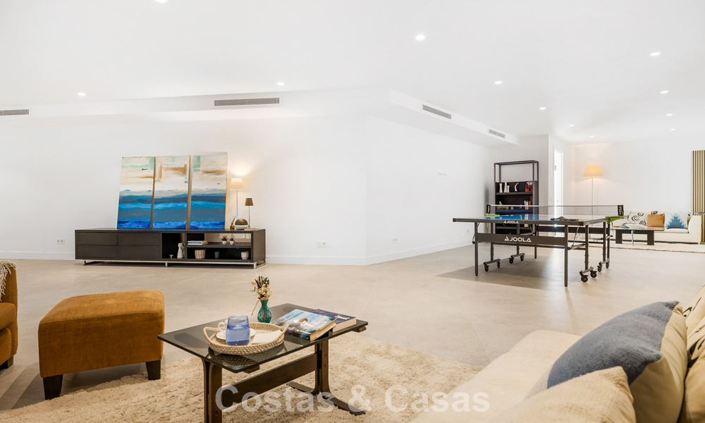 Move-in ready luxury villa with contemporary architecture for sale on the beachside east of Marbella center 787184