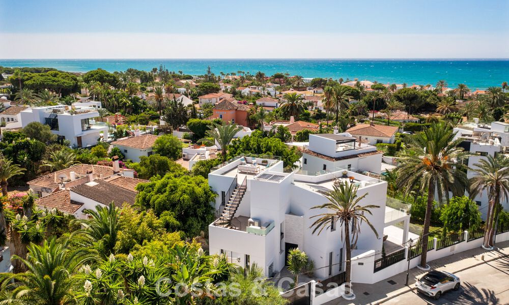 Move-in ready luxury villa with contemporary architecture for sale on the beachside east of Marbella center 787187