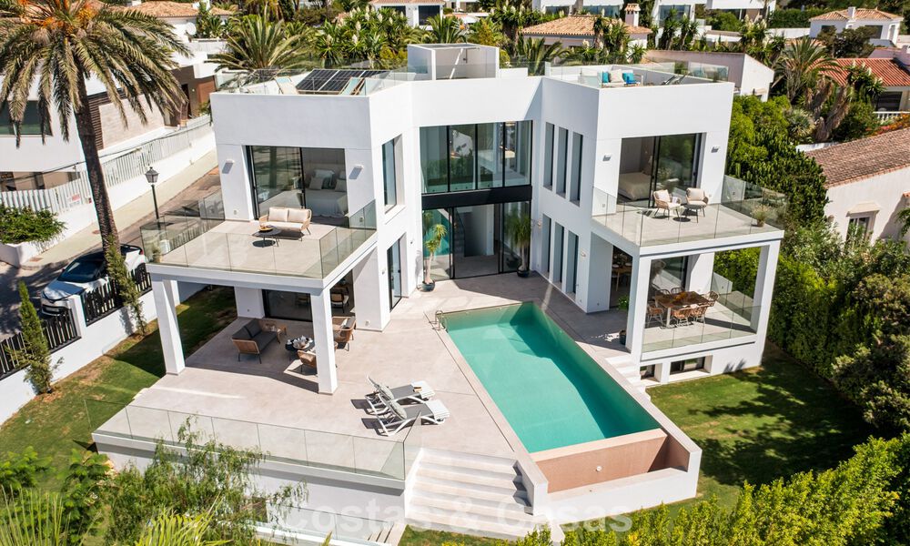 Move-in ready luxury villa with contemporary architecture for sale on the beachside east of Marbella center 787188