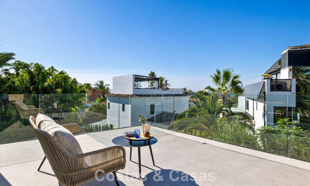 Move-in ready luxury villa with contemporary architecture for sale on the beachside east of Marbella center 787190