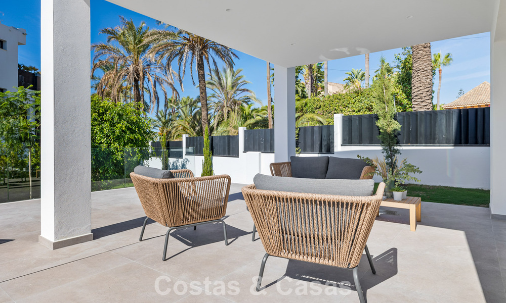 Move-in ready luxury villa with contemporary architecture for sale on the beachside east of Marbella center 787194