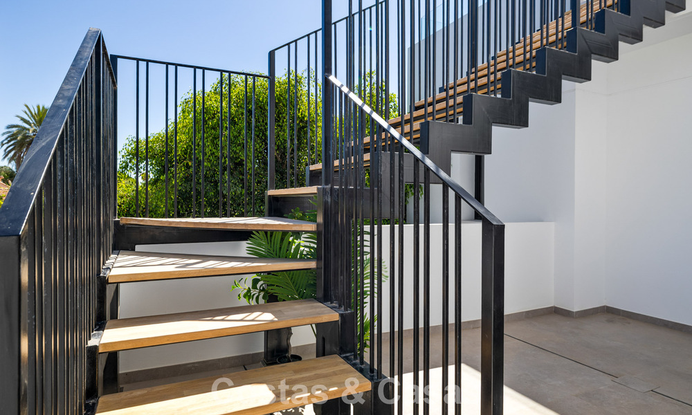 Move-in ready luxury villa with contemporary architecture for sale on the beachside east of Marbella center 787202