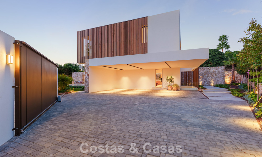 Advanced luxury villa for sale in a quiet residential area on Marbella's Golden Mile 787212